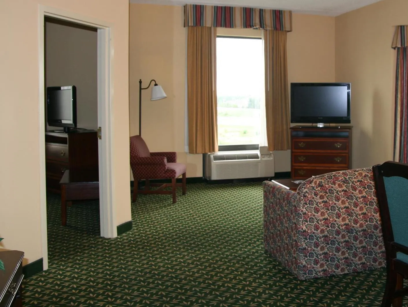 Hampton Inn Louisville Northeast 3*,  ABD