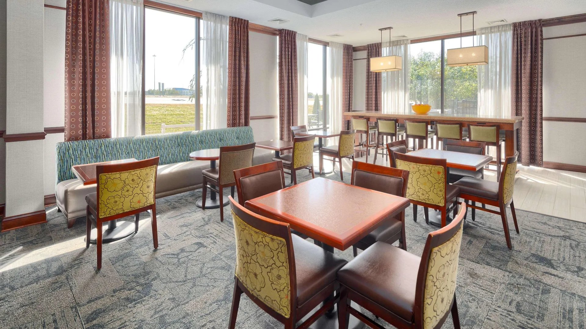 Hampton Inn Louisville Northeast 3*,  ABD