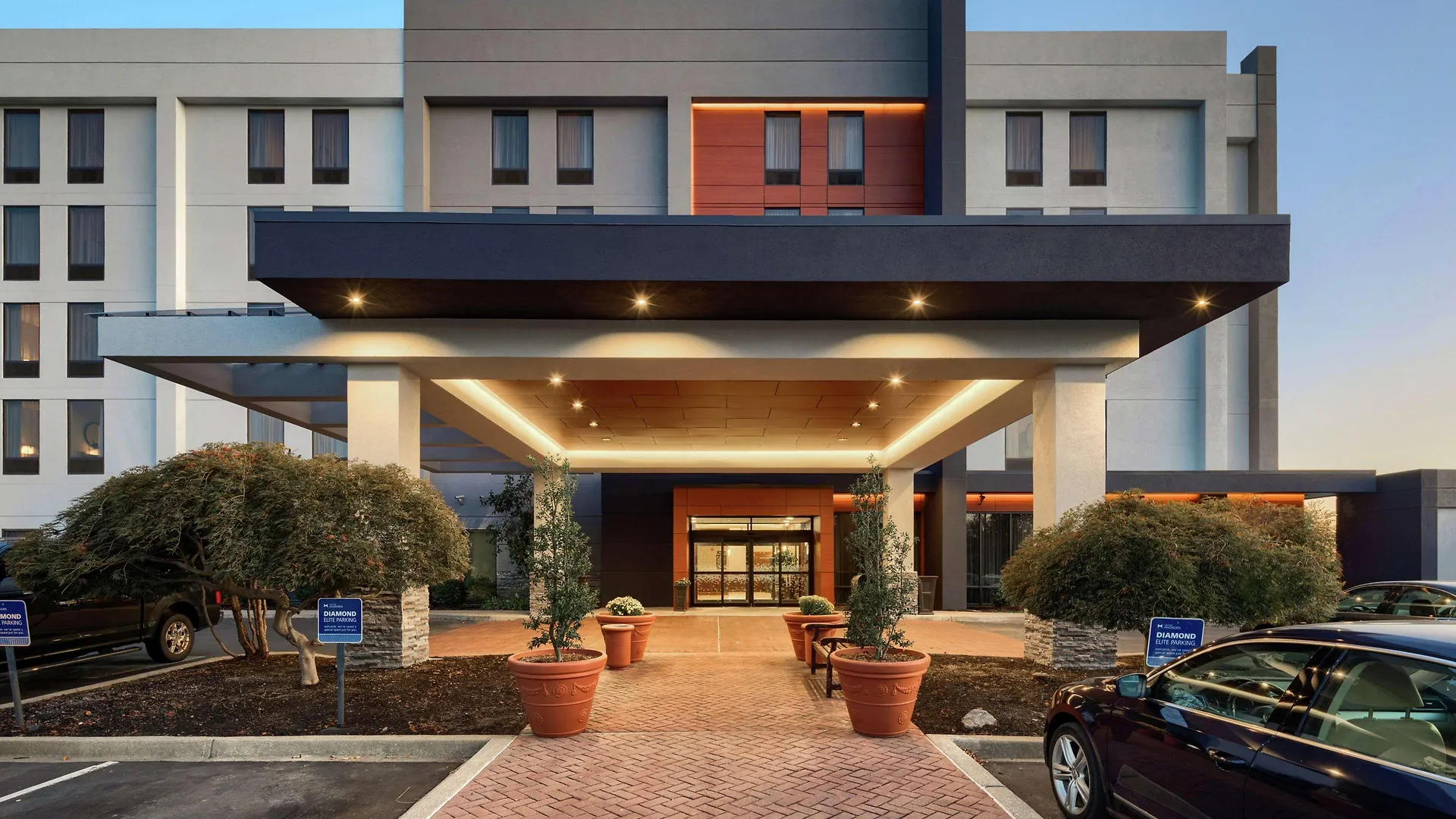 *** Hotel Hampton Inn Louisville Northeast USA