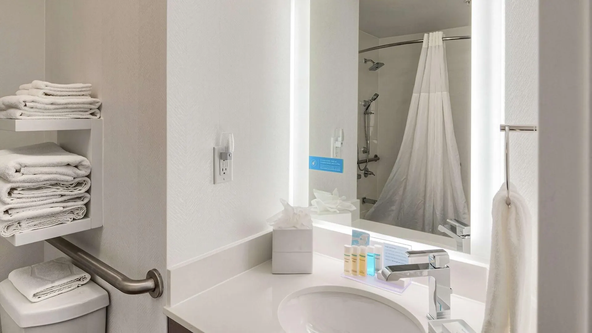 *** Hotel Hampton Inn Louisville Northeast USA