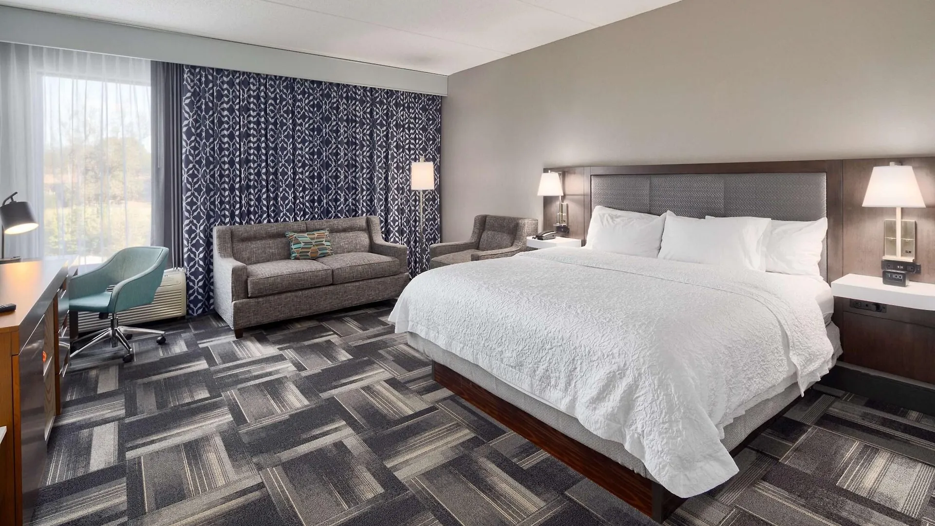 Hampton Inn Louisville Northeast 3*,