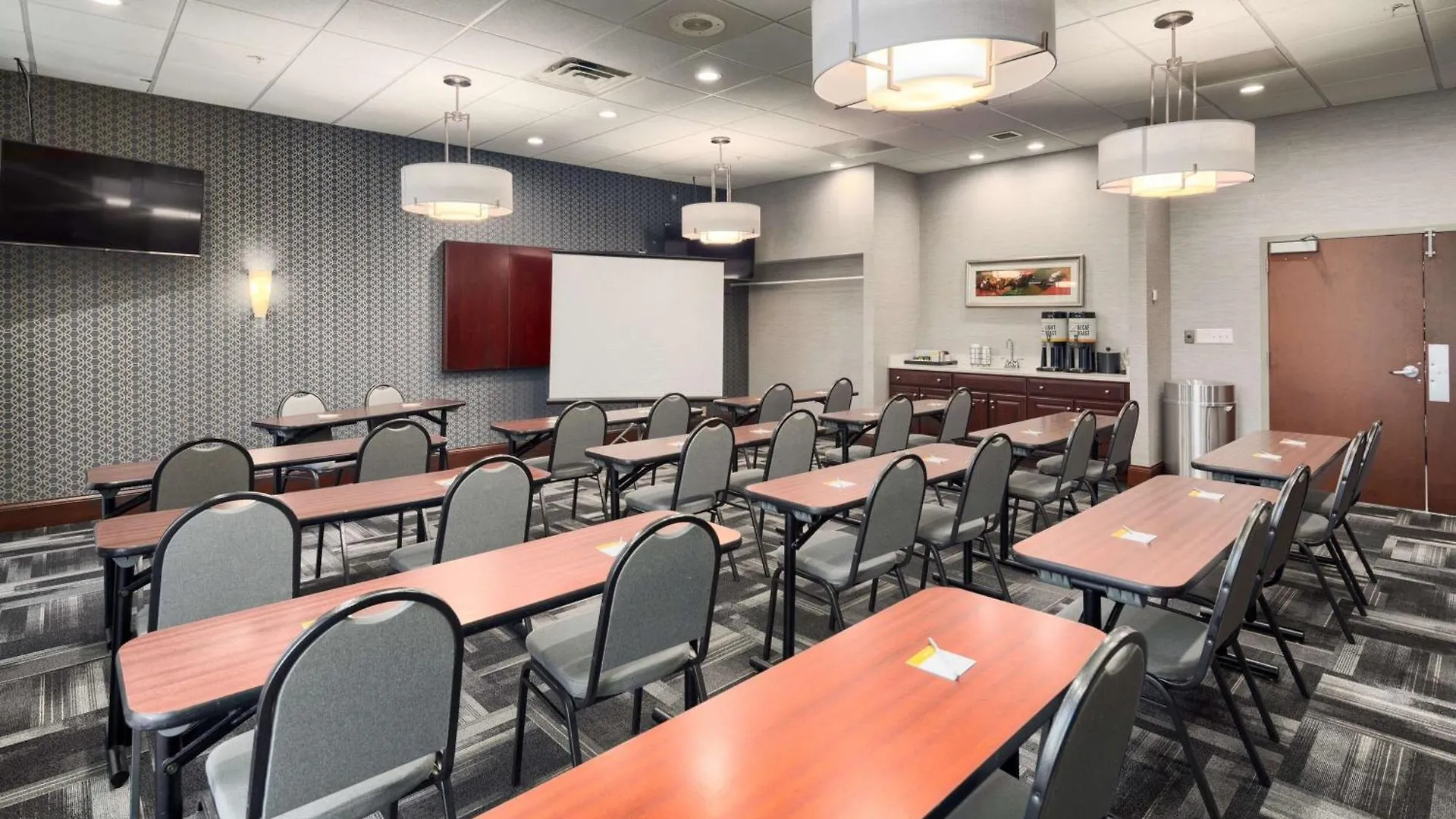 Hampton Inn Louisville Northeast 3*,  USA