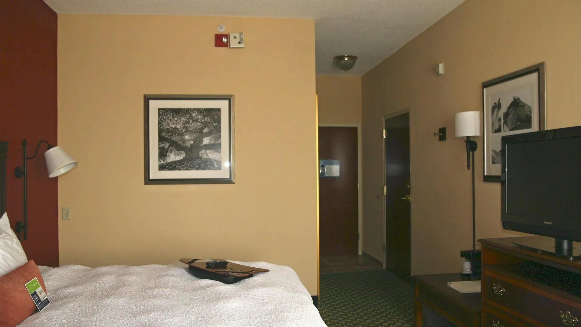 Hampton Inn Louisville Northeast 3*,