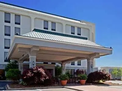 Hampton Inn Louisville Northeast 3*,