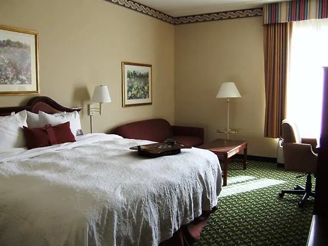 Hampton Inn Louisville Northeast Hotel